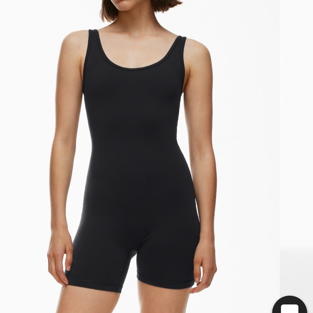 Aritzia TNALife Shake It Romper 5” NWT Size Medium